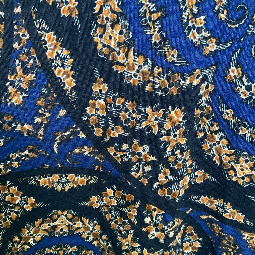 Deep-V Faux Wrap Patterned Dress - Picture 6 of 9